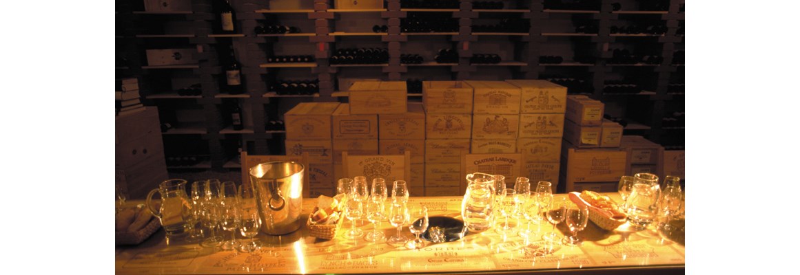 Hochzeitslocation: Unser Weinkeller - mehr als 1200 verschiedenen Weine im stimmungsvollen Ambiente - Hotel Goldener Berg & Alter Goldener Berg