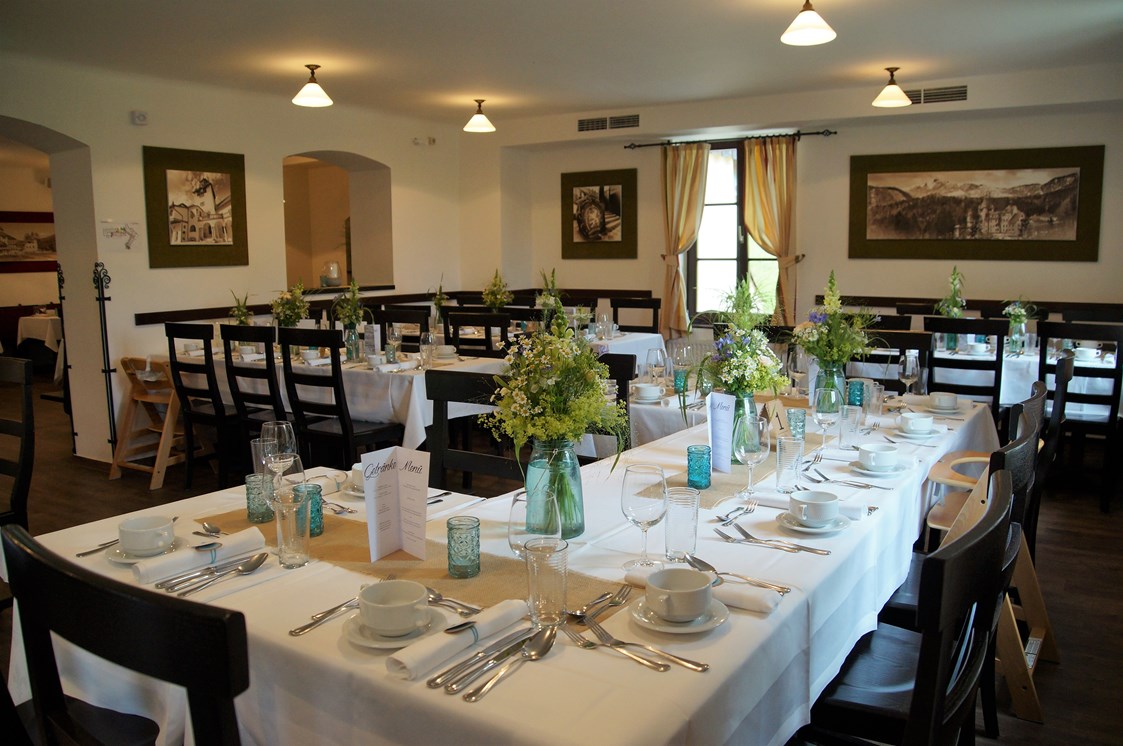 Hochzeitslocation: Platz für bis zu 80 Personen im gemütlichen Restaurant - Naturhotel Schloss Kassegg