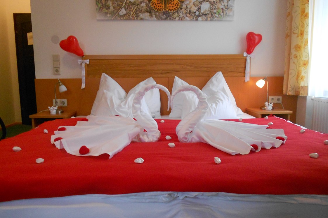 Hochzeitslocation: Wohlfühlzimmer für Ihre Hochzeitsnacht - Naturhotel Schloss Kassegg