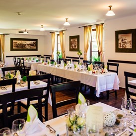 Hochzeitslocation: stilvolles Ambiente unseres Restaurants - Naturhotel Schloss Kassegg