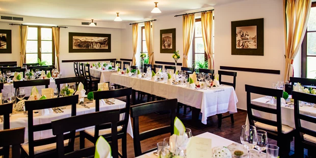 Destination-Wedding - Art der Location: Hotel / Chalet - stilvolles Ambiente unseres Restaurants - Naturhotel Schloss Kassegg