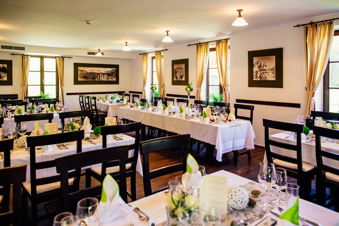 Hochzeitslocation: stilvolles Ambiente unseres Restaurants - Naturhotel Schloss Kassegg