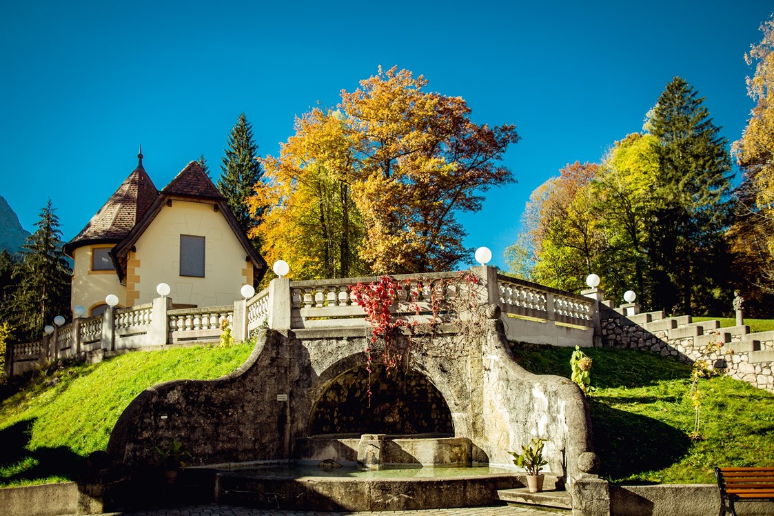 Hochzeitslocation: Schlosterrasse für standesamtliche Trauung oder Agape - Naturhotel Schloss Kassegg
