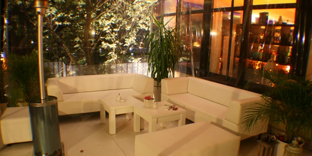 Destination-Wedding - Art der Location: Hotel / Chalet - Lounge und Terrasse  - ViCulinaris im Kolbergarten