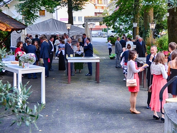 Hochzeitslocation: Aperitf im Garten  - ViCulinaris im Kolbergarten