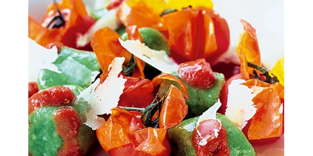 Destination-Wedding - Art der Location: Hotel / Chalet - Bärlauch Gnocchi mit Kirschtomaten - ViCulinaris im Kolbergarten