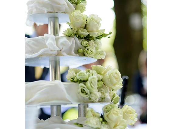 Hochzeitslocation: Hochzeitstorte - ViCulinaris im Kolbergarten