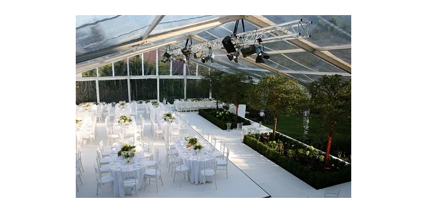 Destination-Wedding - Art der Location: Hotel / Chalet - Catering im Zelt  - ViCulinaris im Kolbergarten