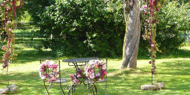 Destination-Wedding - Art der Location: Wiese / Feld / Wald / Strand - Gartentrauung - Gut Schloss Lichtengraben  - romantisches Schloss exklusive mieten