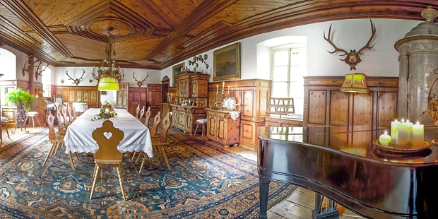 Destination-Wedding - Art der Location: Wiese / Feld / Wald / Strand - Zirbensaal - Gut Schloss Lichtengraben  - romantisches Schloss exklusive mieten