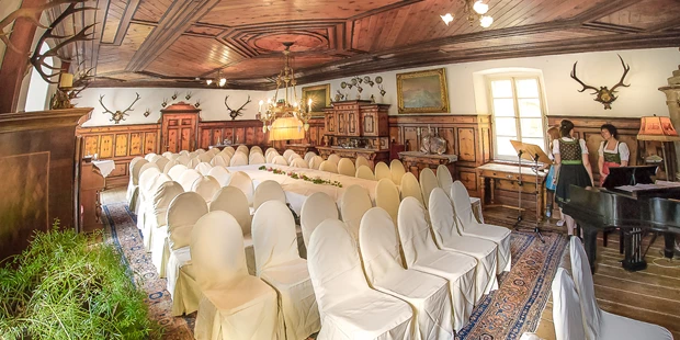 Destination-Wedding - Art der Location: Wiese / Feld / Wald / Strand - Standesamtl. Trauung vor Ort - Gut Schloss Lichtengraben  - romantisches Schloss exklusive mieten