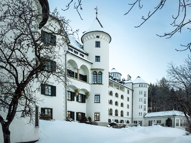 Hochzeitslocation: Schloss Pichlarn, Außenansicht im Winter.
Foto © Richard Schabetsberger - Schloss Pichlarn