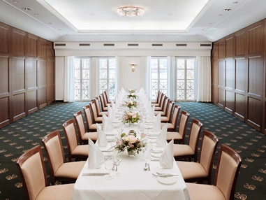 Hochzeitslocation: Festsaal mit Tafel.
Foto © Richard Schabetsberger  - Schloss Pichlarn