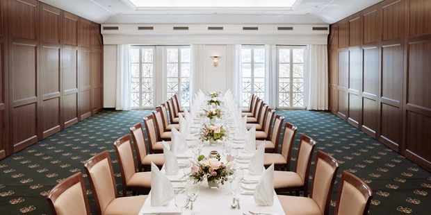 Destination-Wedding - Art der Location: Hotel / Chalet - Festsaal mit Tafel.
Foto © Richard Schabetsberger  - Schloss Pichlarn