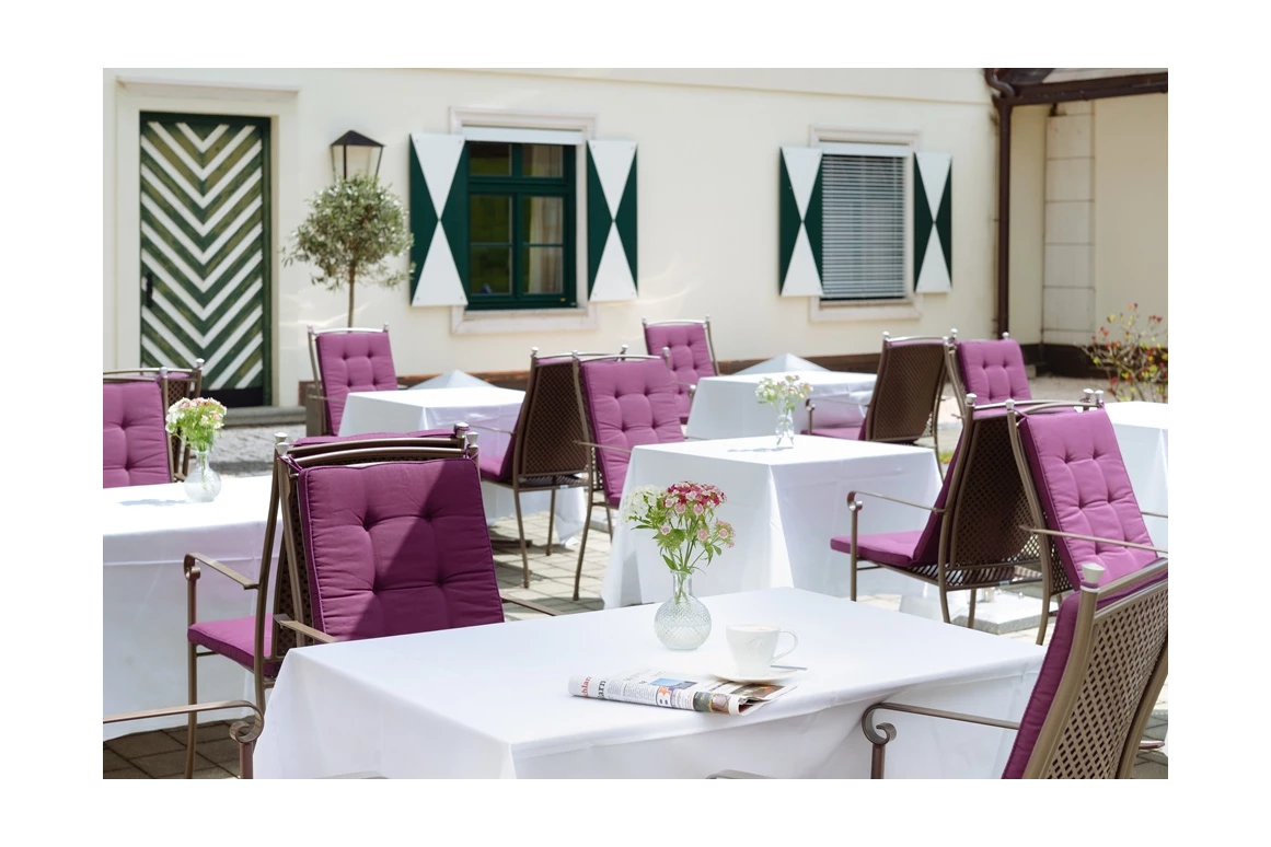 Hochzeitslocation: Frühstücksterrasse Restaurant Pichlarn. 
Foto © Richard Schabetsberger  - Schloss Pichlarn