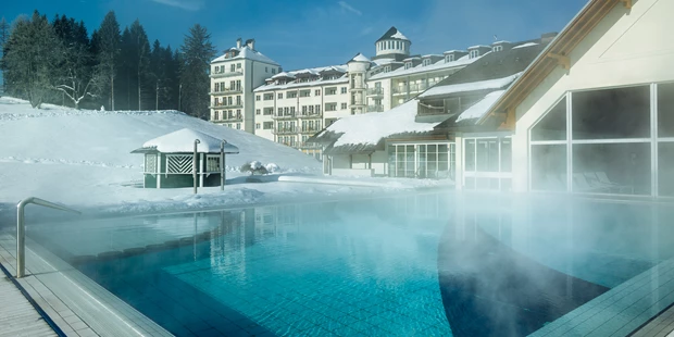 Destination-Wedding - Art der Location: Hotel / Chalet - Beheizter Aussenpool 
Foto © Richard Schabetsberger  - Schloss Pichlarn