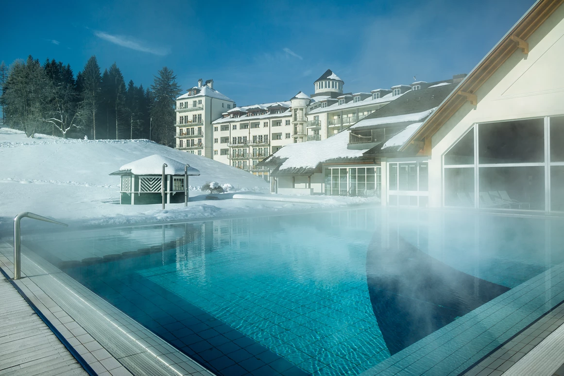 Hochzeitslocation: Beheizter Aussenpool 
Foto © Richard Schabetsberger  - Schloss Pichlarn