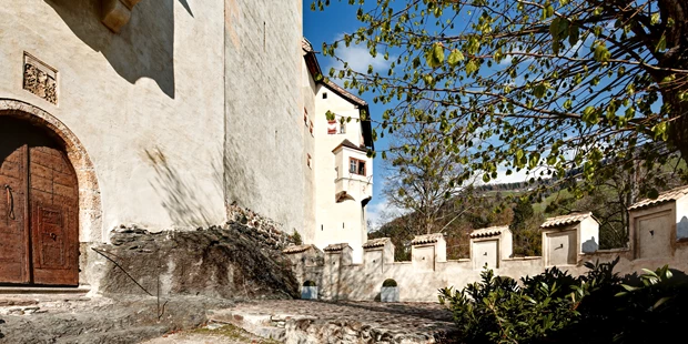 Destination-Wedding - Art der Location: Hotel / Chalet - Eingangsbereich - Schloss Friedberg