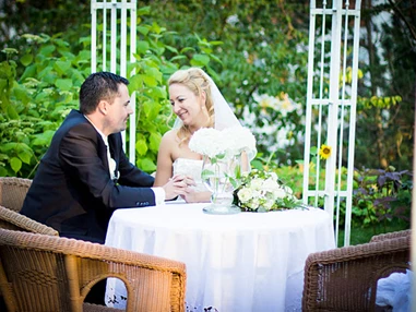 Hochzeitslocation: romantischer Pavillon - gerne können wir Ihre standesamtliche Hochzeit auch bei uns im Freien organisieren - Hotel Prägant