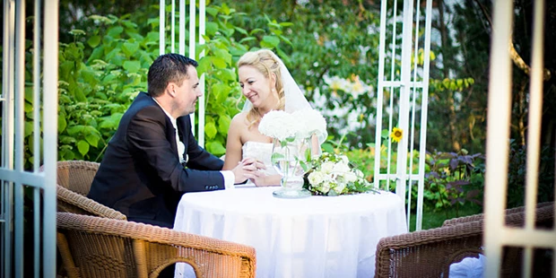 Destination-Wedding - Art der Location: Hotel / Chalet - romantischer Pavillon - gerne können wir Ihre standesamtliche Hochzeit auch bei uns im Freien organisieren - Hotel Prägant