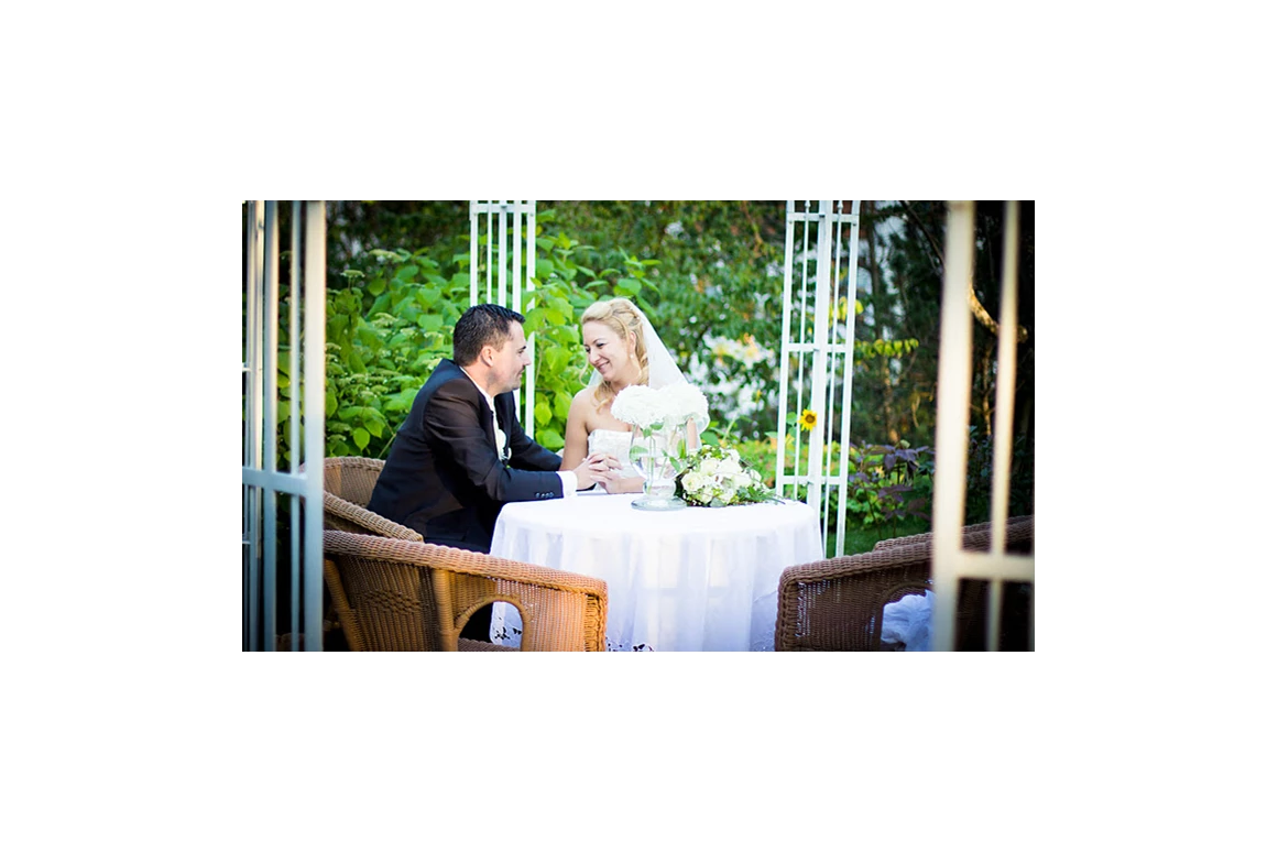 Hochzeitslocation: romantischer Pavillon - gerne können wir Ihre standesamtliche Hochzeit auch bei uns im Freien organisieren - Hotel Prägant