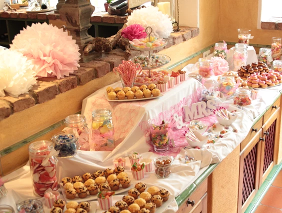 Hochzeitslocation: Wenn das Brautpaar besonders "süß" ist - Candybar! :-) - Hotel Prägant