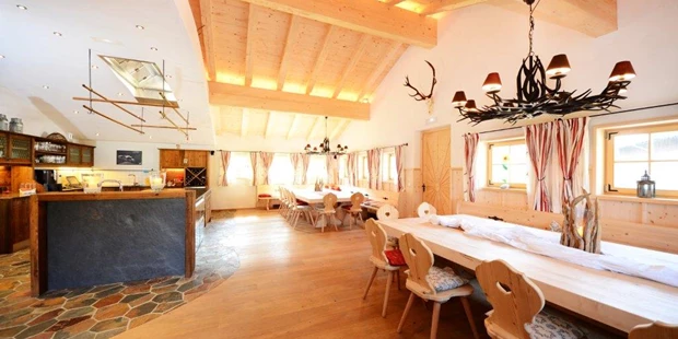 Destination-Wedding - Art der Location: Hotel / Chalet - Die Embachalm von innen. - PURADIES Hotel & Chalets