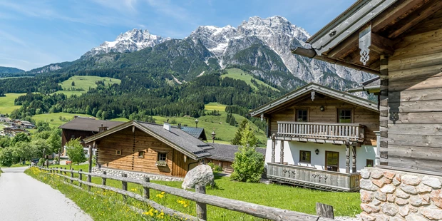 Destination-Wedding - Art der Location: Hotel / Chalet - Das Steinalmdorf mit seinen Chalets. - PURADIES Hotel & Chalets