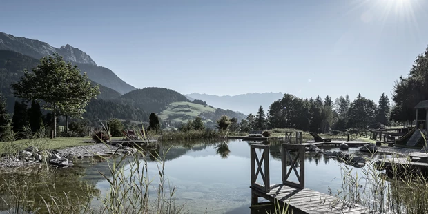 Destination-Wedding - Art der Location: Hotel / Chalet - Biobadeteich im Sommer. - PURADIES Hotel & Chalets