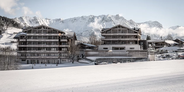 Destination-Wedding - Art der Location: Hotel / Chalet - Außenansicht des Hotels - PURADIES Hotel & Chalets