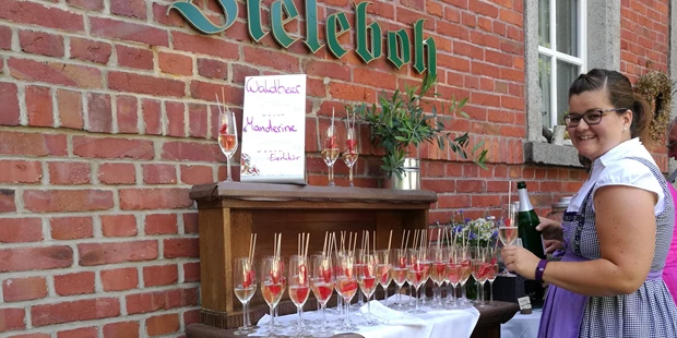 Destination-Wedding - Art der Location: Hotel / Chalet - Sektempfang - Bergwirtschaft Bieleboh Restaurant & Hotel
