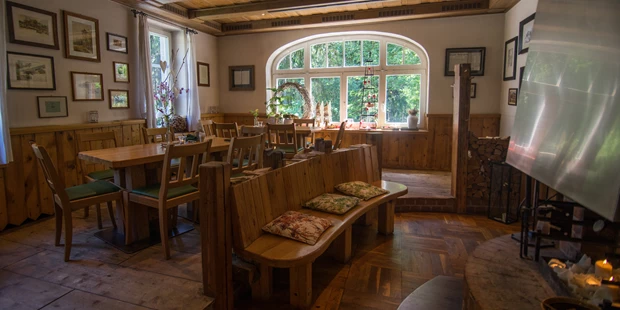 Destination-Wedding - Art der Location: Hotel / Chalet - Kaminzimmer - Bergwirtschaft Bieleboh Restaurant & Hotel