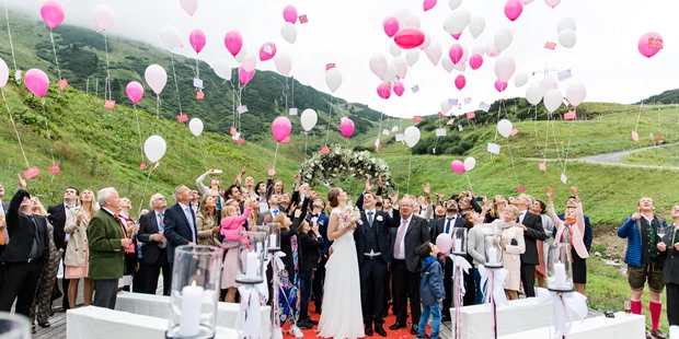 Destination-Wedding - Art der Location: Hotel / Chalet - Sommerhochzeit auf der Hospiz Alm im arlberg1800 RESORT - arlberg1800 RESORT