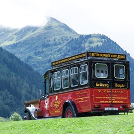 Hochzeitslocation: Unser Oldtimer Bus exklusiv für die Hochzeitsgesellschaft - arlberg1800 RESORT