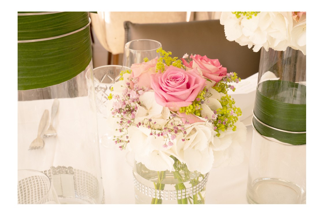 Hochzeitslocation: Malerwinkl Brautstrauss, gerne sind wir behilflich bei den Blumen - Malerwinkl Restauarnt + Kunsthotel