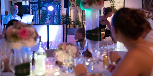 Destination-Wedding - Art der Location: Hotel / Chalet - so am Tag so am Abend , der dj macht die Stimmung, künstlerisch bund ist es im Malerwinkl Restaurant + Kunsthotel Malerwinlk gleich nahe der Riegersburg - Malerwinkl Restauarnt + Kunsthotel