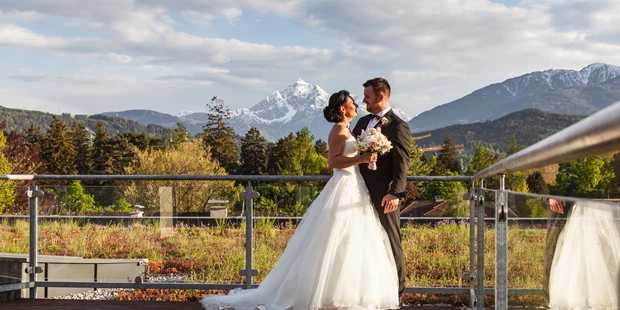 Destination-Wedding - Art der Location: Hotel / Chalet - Ihre Hochzeitssuite inkl. privater 360° Panorama Dachterrasse hoch über den Dächern Innsbrucks eignet sich auch ideal für Ihre Hochzeitsfotos - Austria Trend Hotel Congress Innsbruck