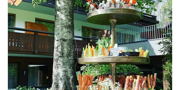 Destination-Wedding - Art der Location: Hotel / Chalet - Snack Buffets sind immer ein beliebter Start für einen ausgelassenen beginn einer unvergesslichen Hochzeitsfeier. Wir bieten eine breite Palette an Köstlichkeiten an.
 - Relax- & Vitalhotel Adler