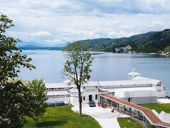 Hochzeitslocation: Denkmalgeschütze Werzer's Badehaus direkt am See  - Werzer's Hotel Resort Pörtschach