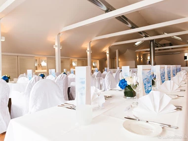 Hochzeitslocation: Unser Festsaal im Badehaus mit Blick auf den Wörthersee. - Werzer's Hotel Resort Pörtschach