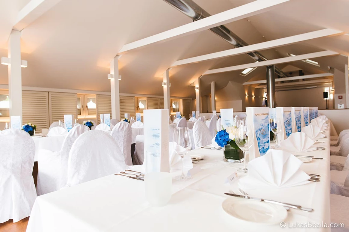 Hochzeitslocation: Unser Festsaal im Badehaus mit Blick auf den Wörthersee. - Werzer's Hotel Resort Pörtschach