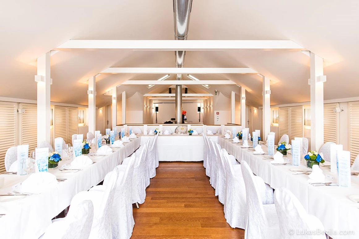 Hochzeitslocation: Unser Festsaal im Badehaus mit Blick auf den Wörthersee. - Werzer's Hotel Resort Pörtschach