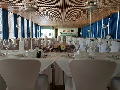 Destination-Wedding - Art der Location: Hotel / Chalet - Grosser Festsaal mit Bar - Vienna House Martinspark Dornbirn