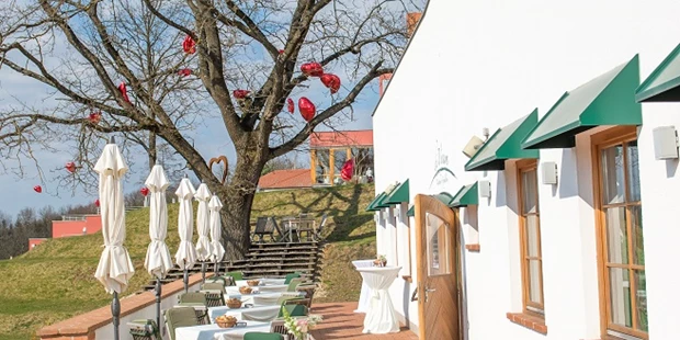 Destination-Wedding - Art der Location: Hotel / Chalet - Weingartenrestaurant - Terrasse - Das Eisenberg