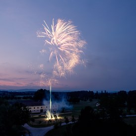 Hochzeitslocation: Mit einem abschließenden Feuerwerk lässt sich die Hochzeitsfeier herrlich abrunden. - Schloss Ernegg