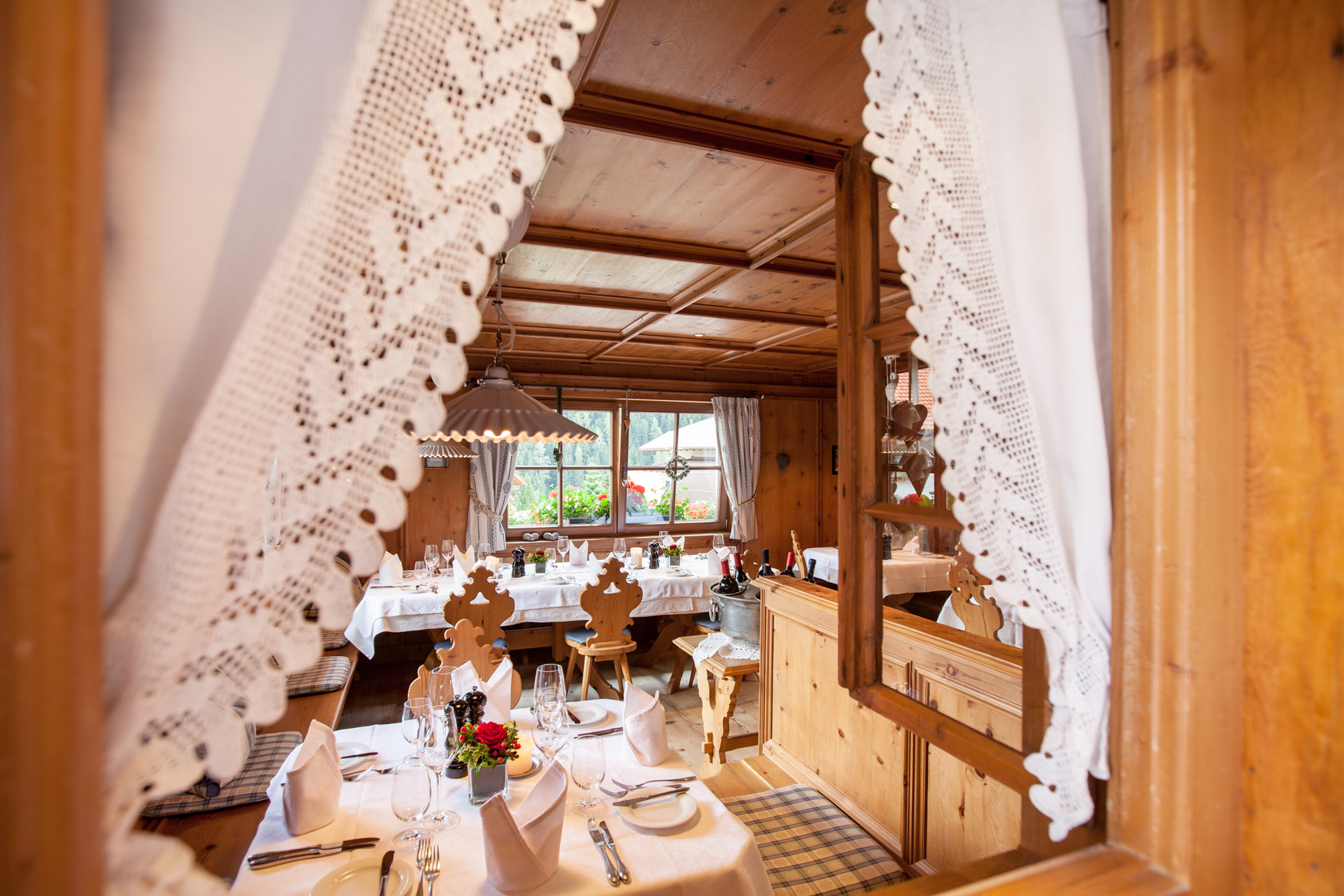 Destination-Wedding - Tiroler Oberland - http://www.dassonnbichl.at/heiraten-in-den-bergen - Sonnbichl Stube