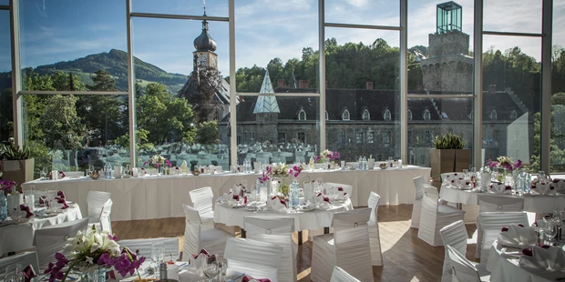 Destination-Wedding - Art der Location: Hotel / Chalet - Blick vom Schlosscenter auf das Rothschildschloss. - Das Schloss an der Eisenstrasse****