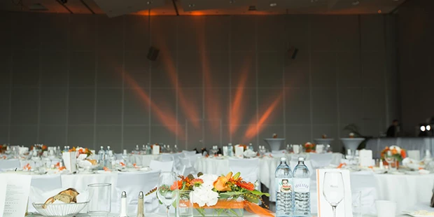 Destination-Wedding - Art der Location: Hotel / Chalet - Licht ganz individuell zum Farbmotto der jeweiligen Hochzeit. - Das Schloss an der Eisenstrasse****