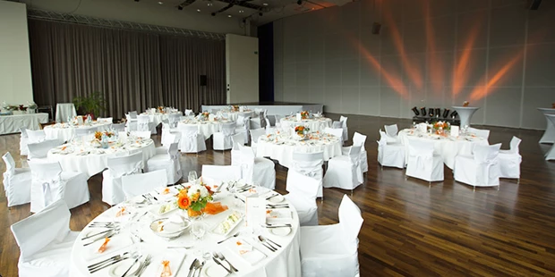 Destination-Wedding - Art der Location: Hotel / Chalet - Licht ganz individuell zum Farbmotto der jeweiligen Hochzeit.
Foto © sandragehmair.com - Das Schloss an der Eisenstrasse****