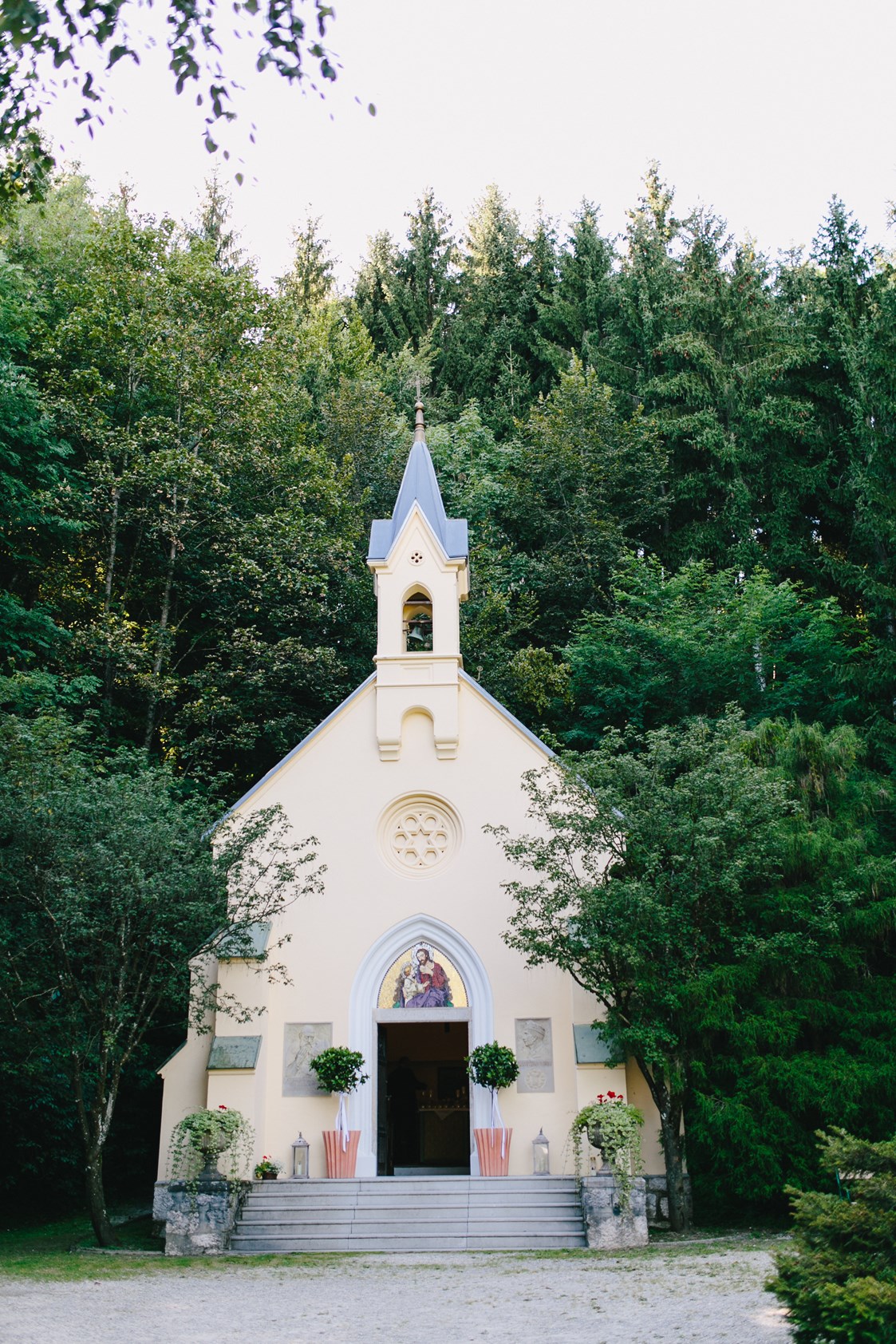 Hochzeitslocation: Hauskapelle im Kurpark Warmbad
Foto  © Carmen and Ingo Photography - Hotel Warmbaderhof *****